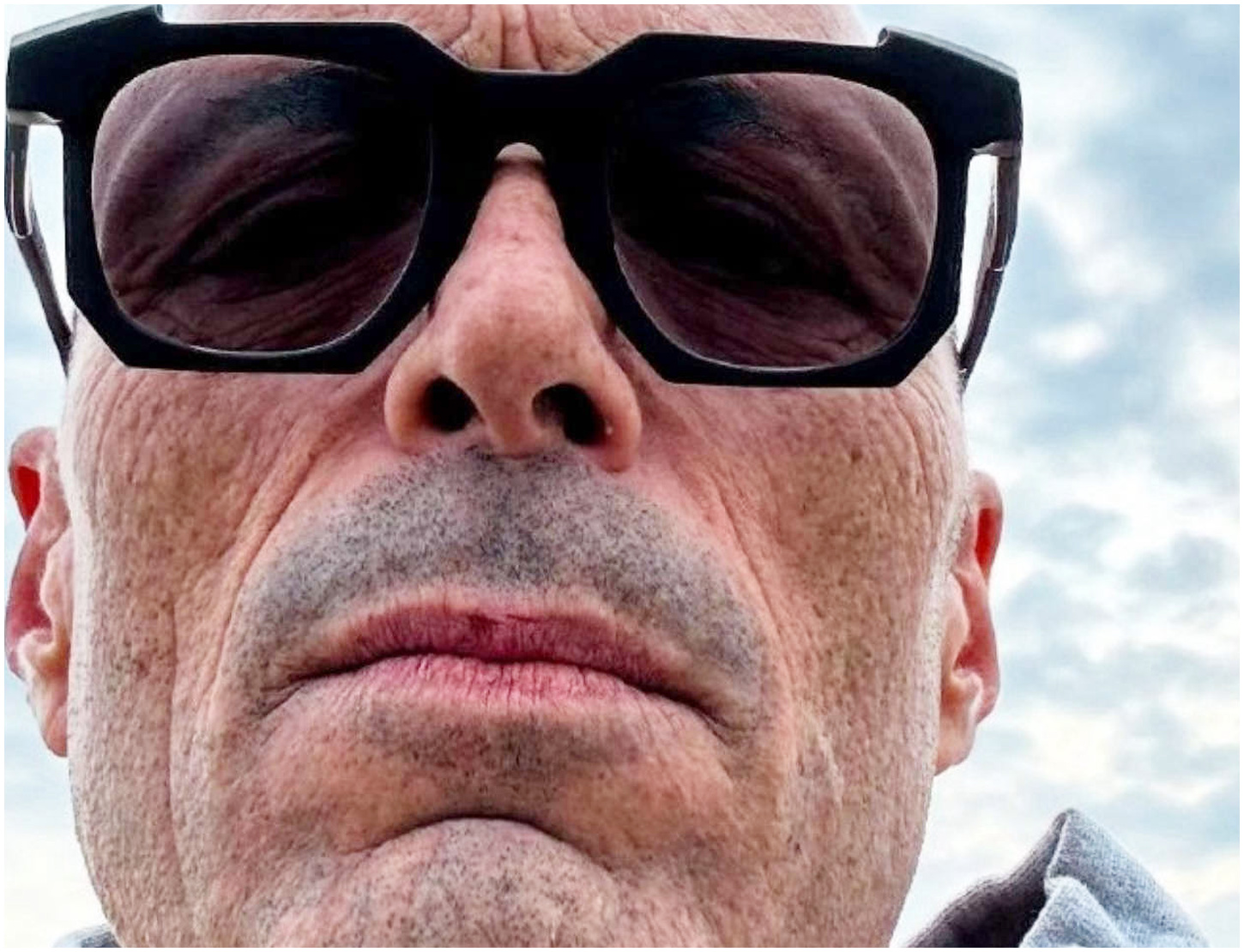 Condanna per l’ex compagna di Alex Britti, colpevole di spionaggio con una telecamera a casa sua