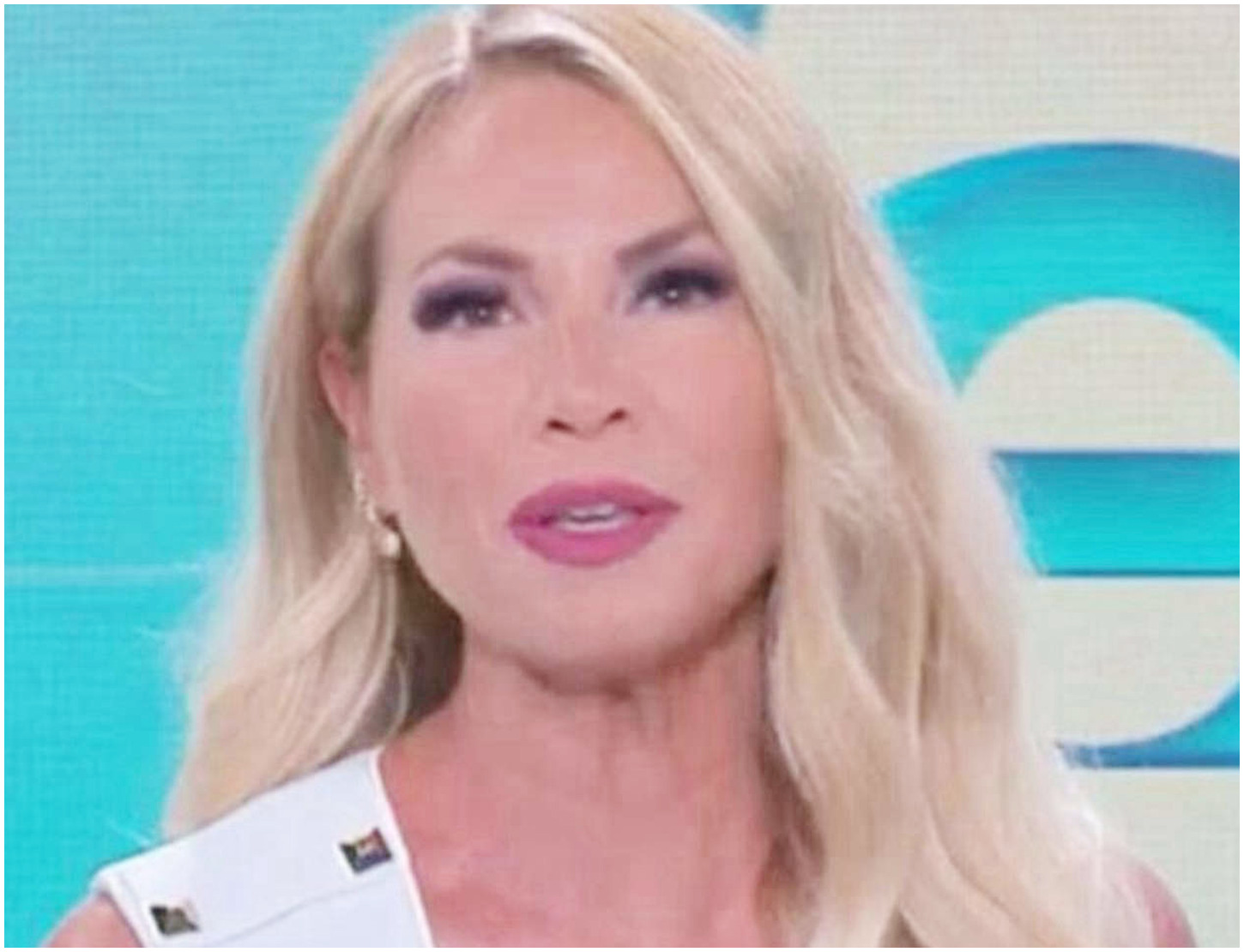 Garlasco, un particolare nelle foto di casa Poggi solleva interrogativi sui cuscini trovati