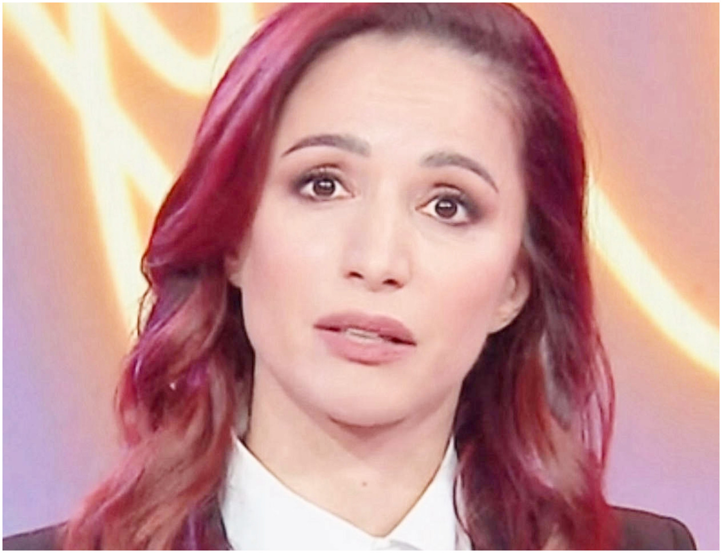 Il dolore di Andrea Delogu in tv dopo la scomparsa del fratello: le sue parole toccanti