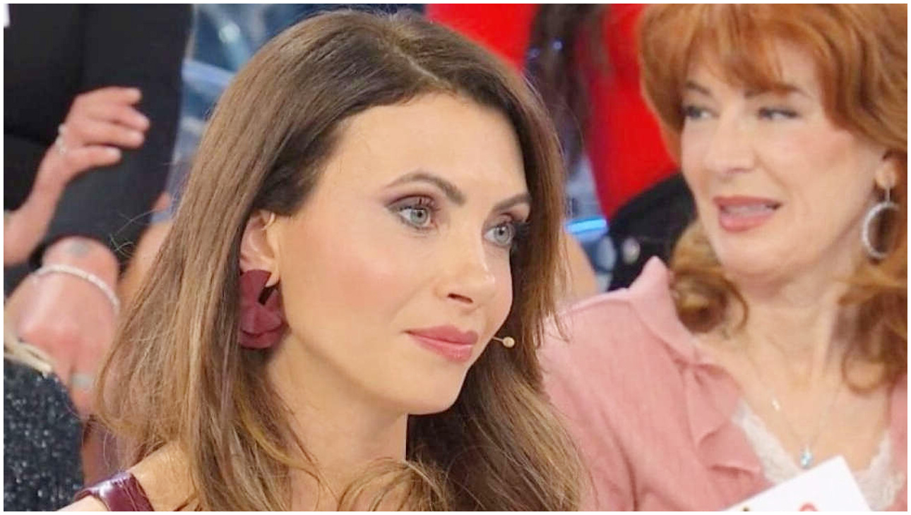 Uomini e Donne, Agnese criticata dopo il bacio con Roberto: la sua reazione al commento.