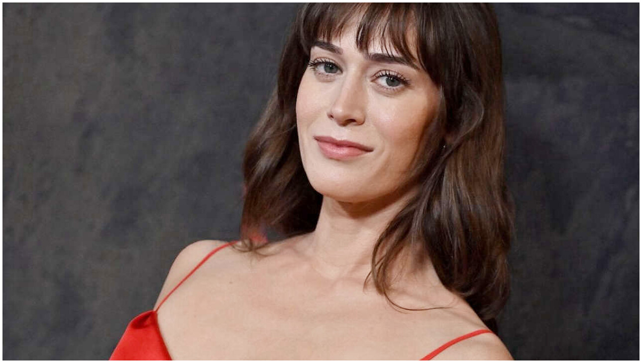 Mean Girls, Lizzy Caplan rivela che lo studio preferiva una grande star al suo ingaggio