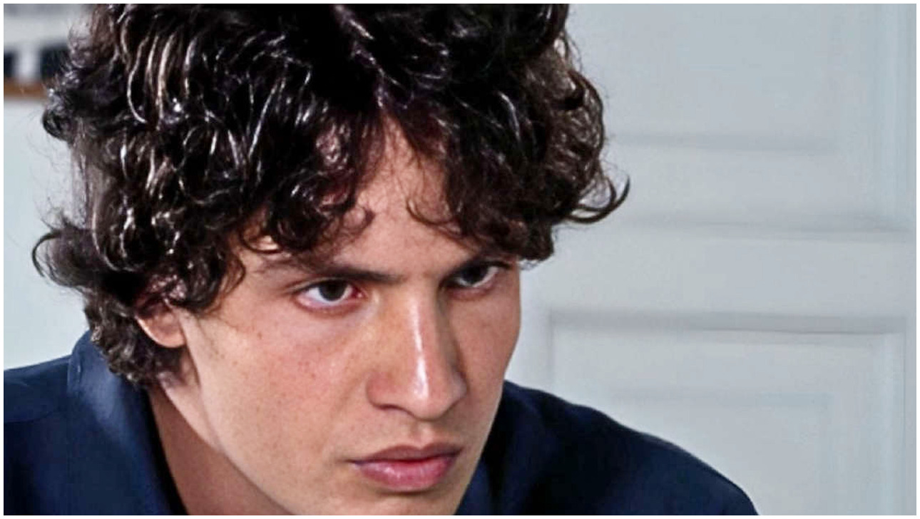 Un Posto al Sole, anticipazioni 28 novembre: Alice sostiene Vinicio mentre Alberto teme per Gianluca