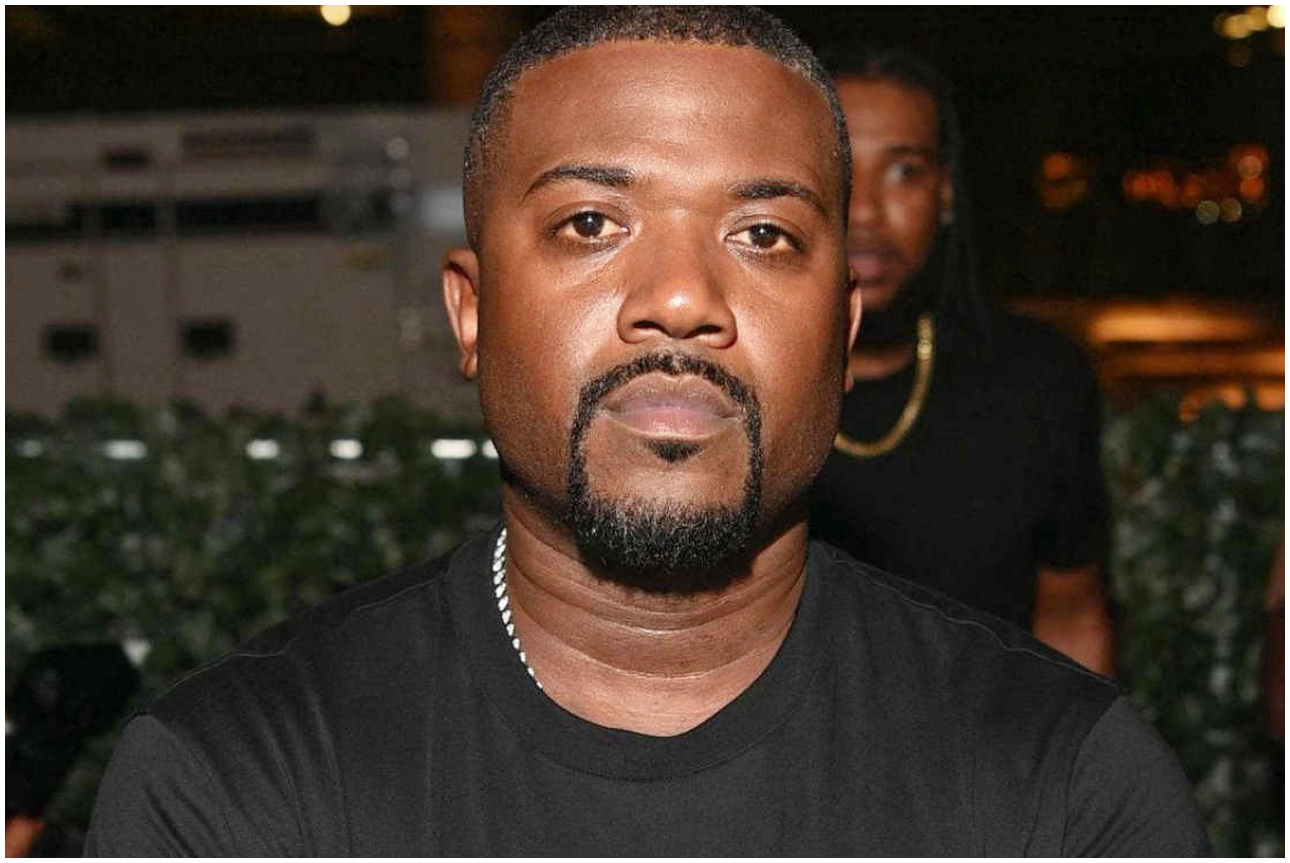 Mars Attacks! Star del film arrestata per minacce alla moglie con un’arma da fuoco