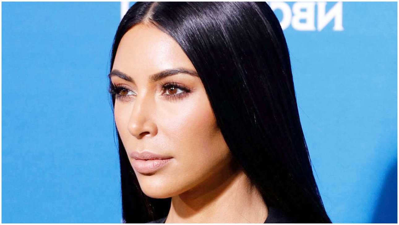 Kim Kardashian rivela: “Qualcuno dal carcere mi ha detto che c’è una taglia sulla mia vita”