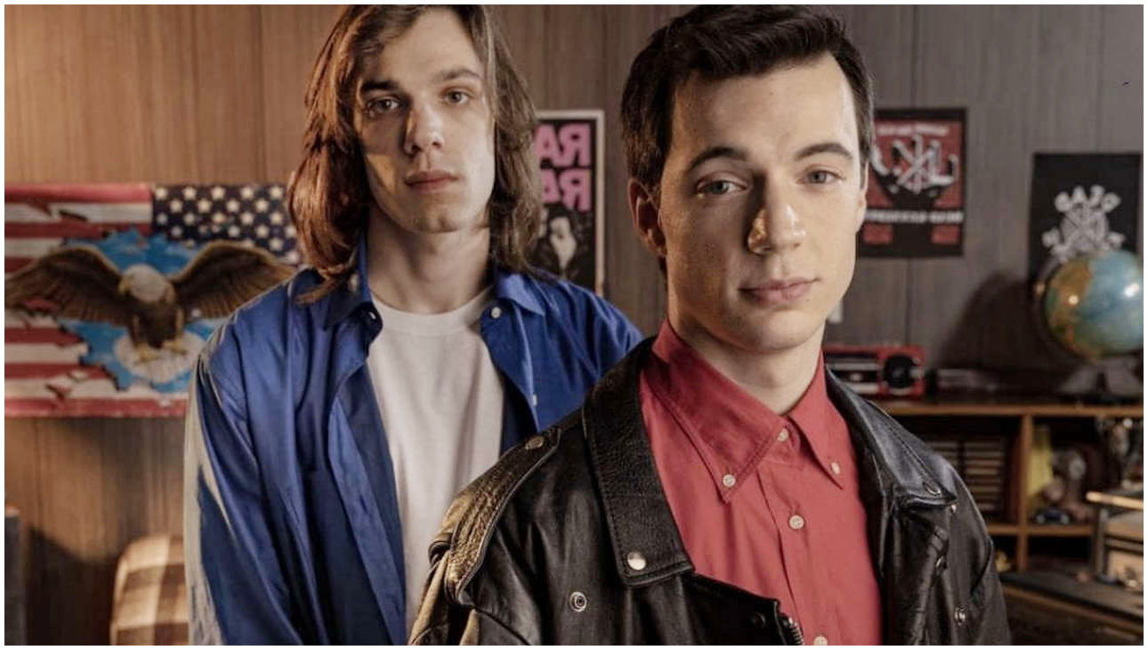 Hanno ucciso l’uomo ragno in prima visione su TV8, la serie sugli 883 di Sydney Sibilia