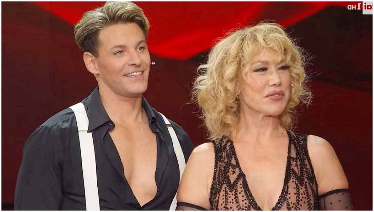 Ballando con le stelle, stasera su Rai 1 coppie e ospiti in pista con Nancy Brilli e il nuovo maestro