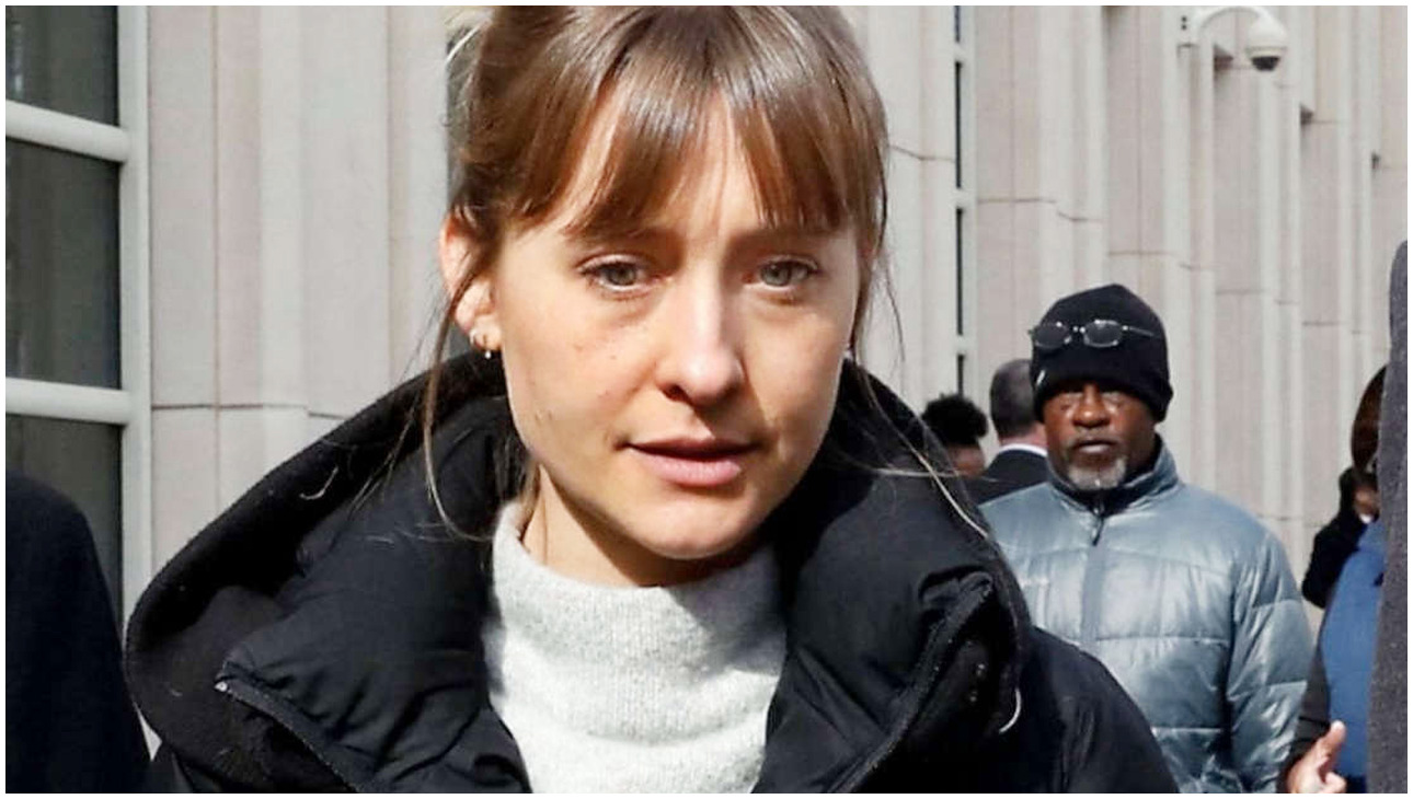 Allison Mack racconta la sua esperienza nel culto sessuale: un passato di violenza e aggressività