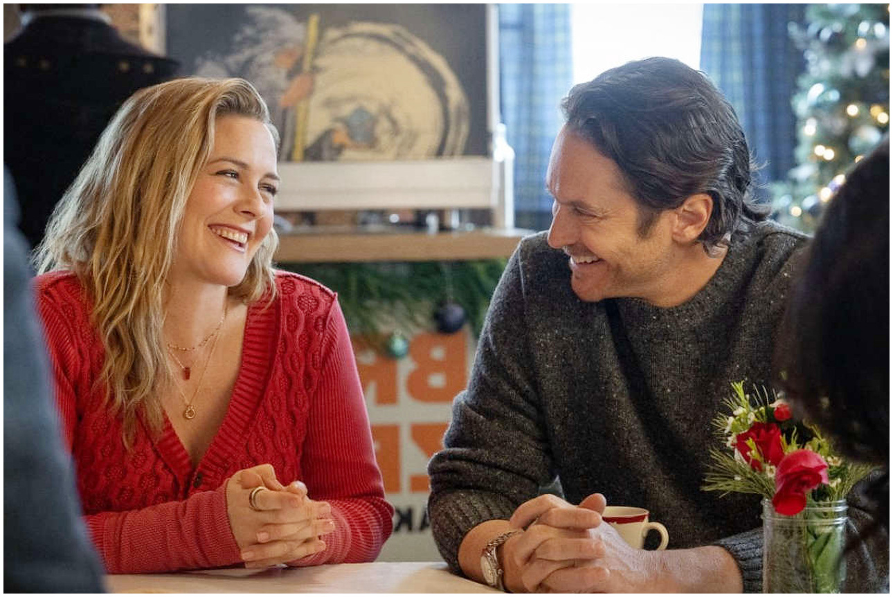 Buon NatalEx! La recensione del film Netflix con Alicia Silverstone e il suo impatto festivo