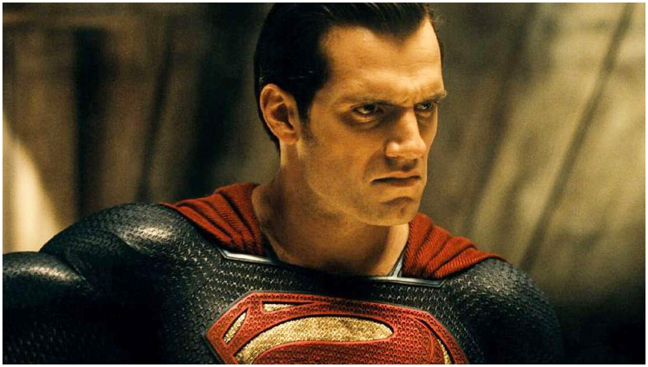 Zack Snyder presenta un nuovo scatto di Henry Cavill nei panni di Superman.