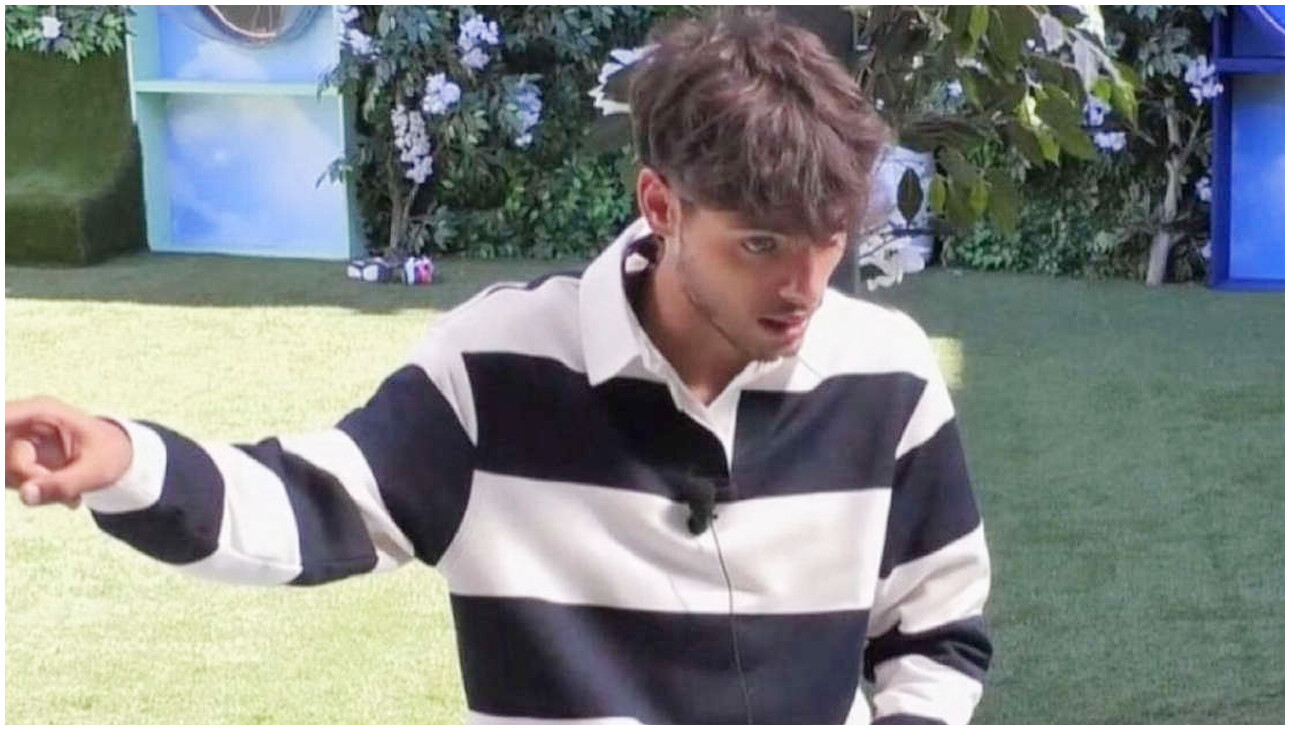 Grande Fratello, Simone finge di scusarsi con Rasha ma la critica si intensifica