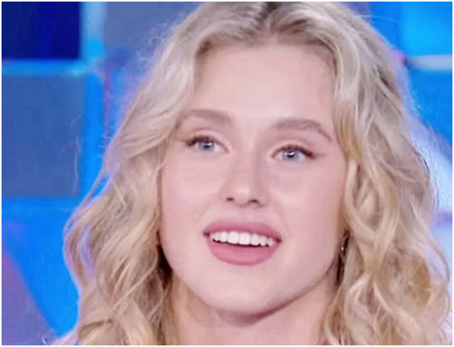 Isobel Kinnear pronta a brillare nel nuovo ruolo, saluta Amici e si ispira a Samira Lui