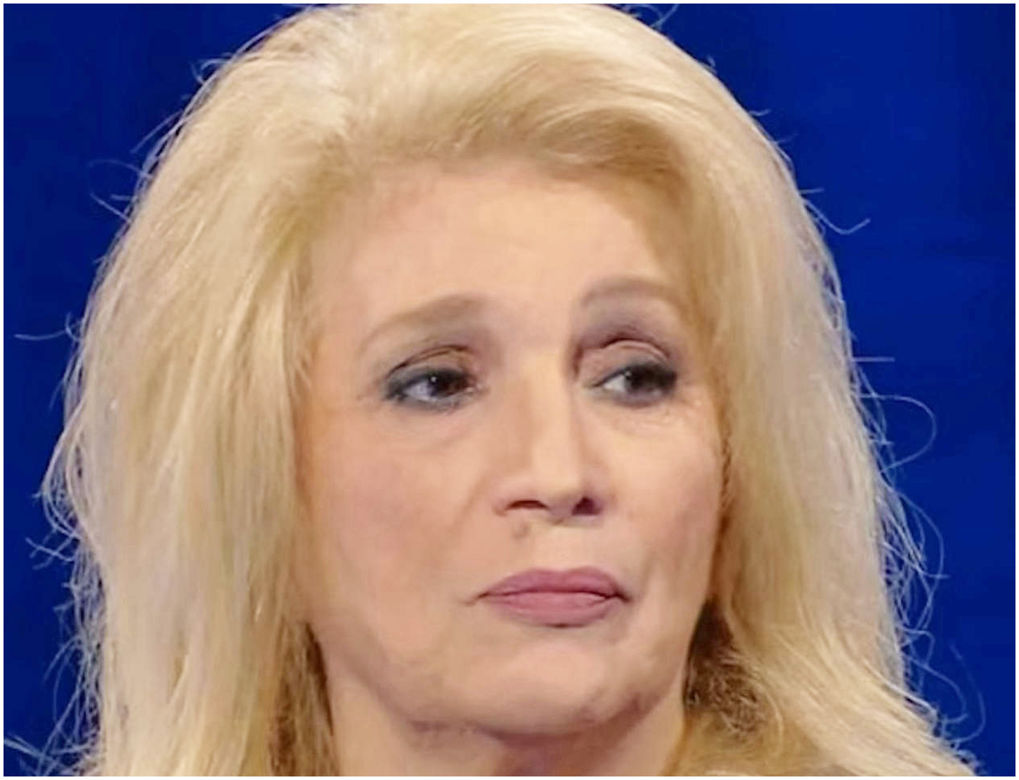 Iva Zanicchi a Belve lancia una frecciata a Mina: “Rimani a Lugano, non ti muovere”