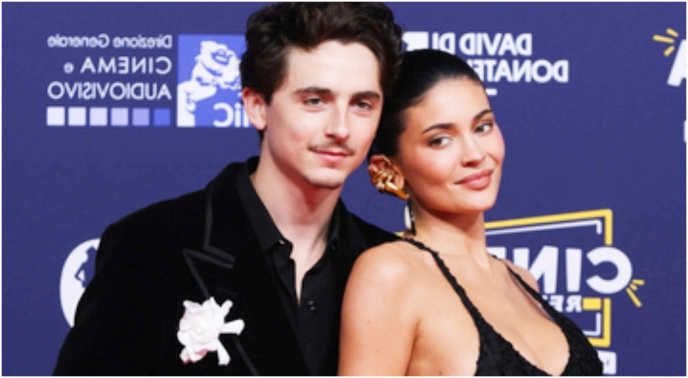 Kylie Jenner e Timothée Chalamet affrontano voci di crisi, ma lei prosegue i preparativi natalizi