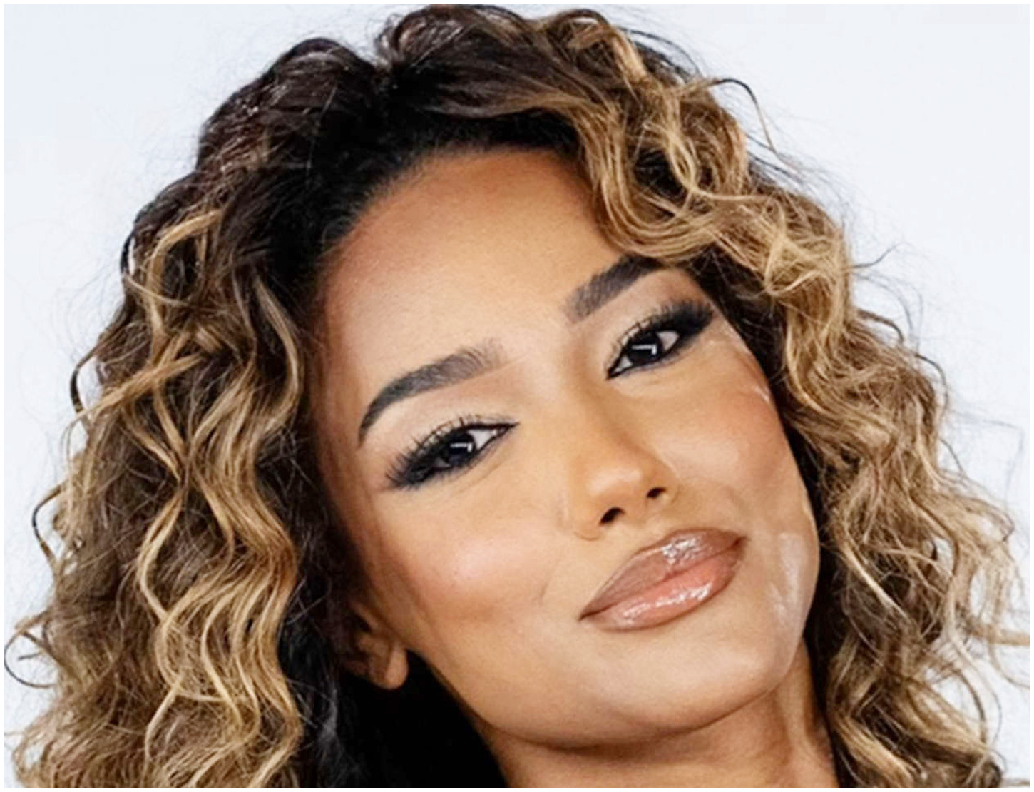 La Ruota della Fortuna, Claudia Gerini accusa Samira Lui di comportamenti inaccettabili sul set