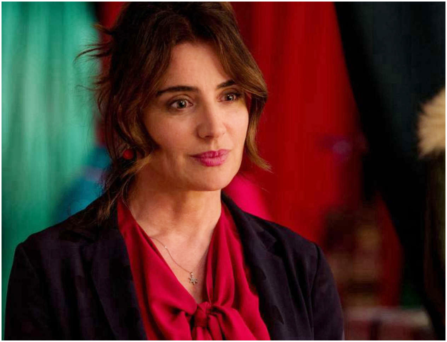 Luisa Ranieri riflette sulle sfide quotidiane delle donne tra famiglia, lavoro e tecnologia