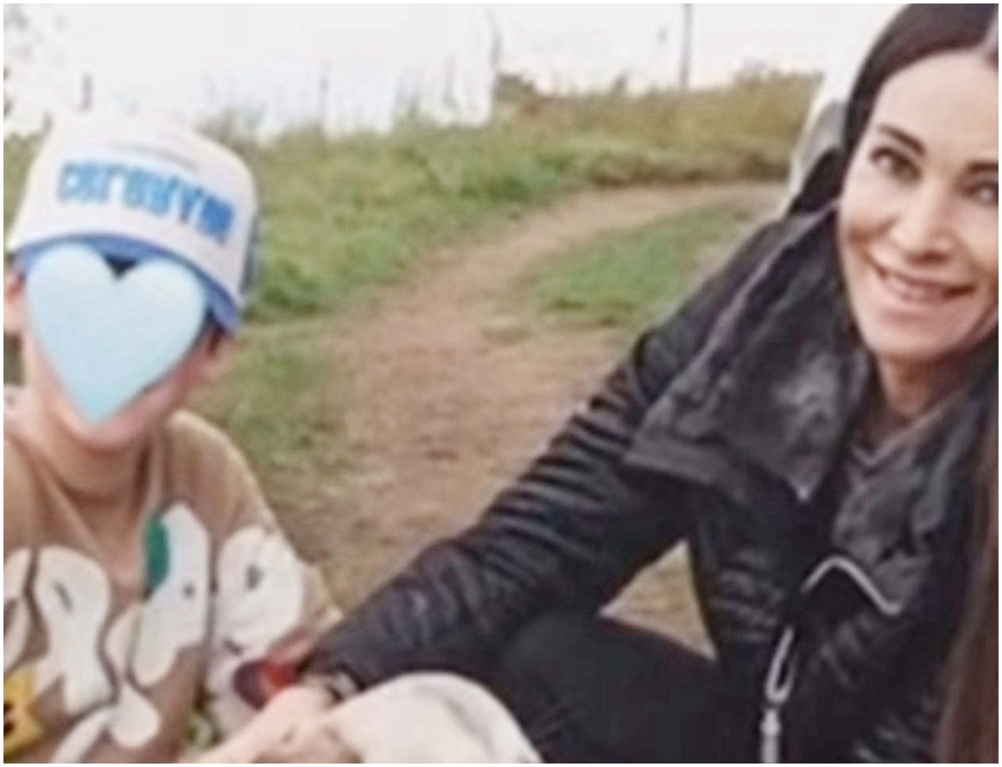 Manuela Arcuri accoglie un nuovo amico a quattro zampe adottato da un rifugio per animali