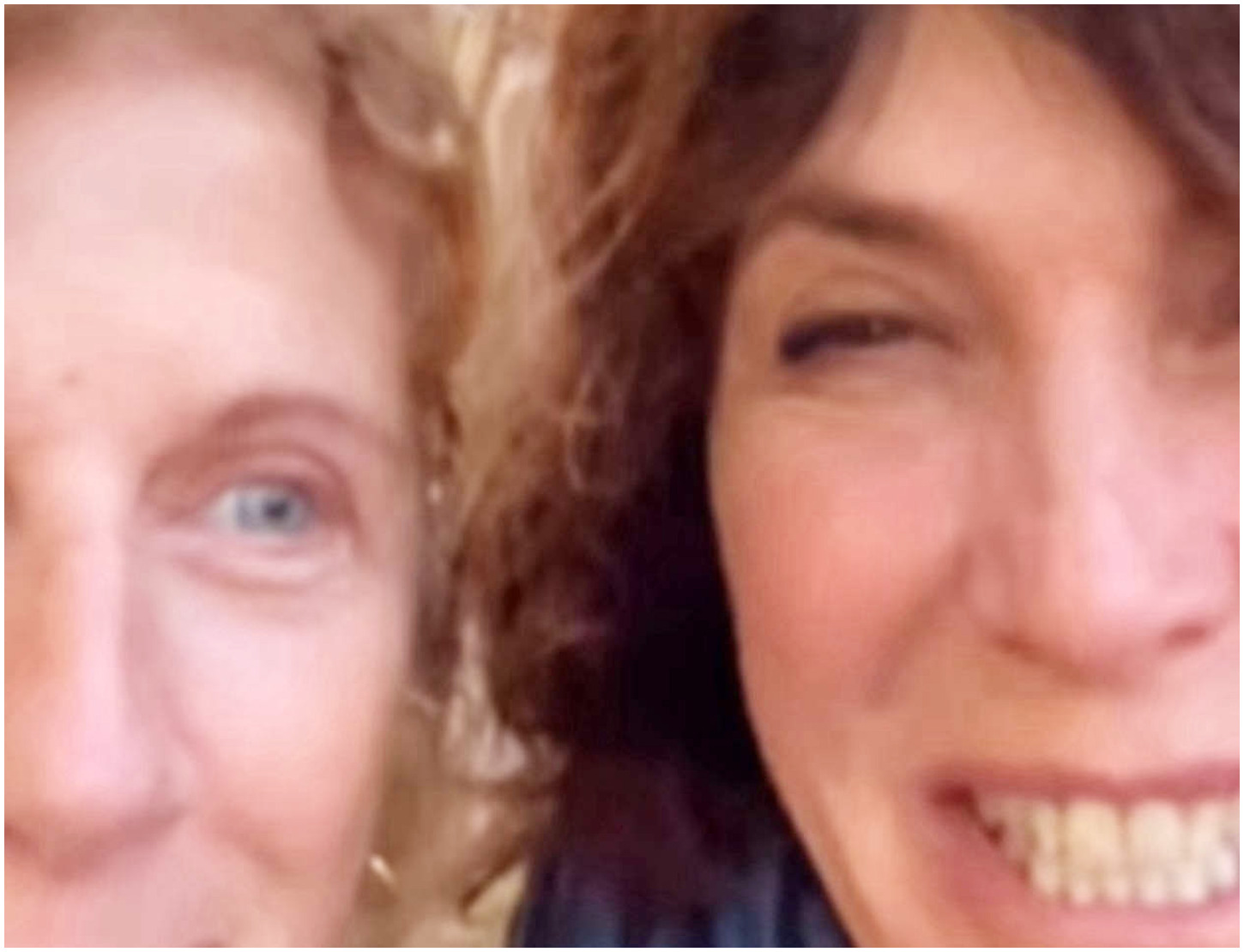 Maria Amelia Monti e Angela Finocchiaro alla scoperta delle ultime tendenze in una giornata di shopping