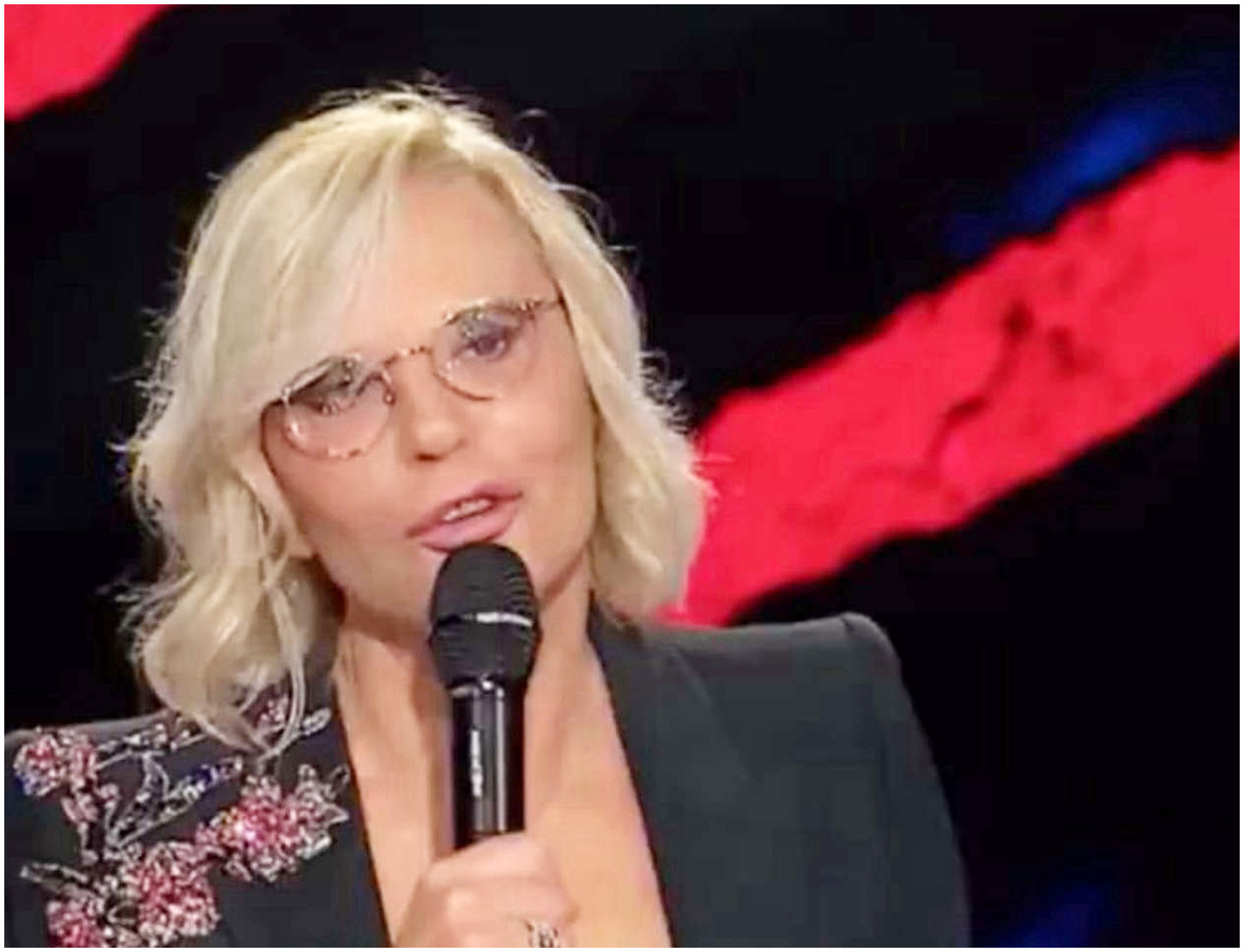 Maria De Filippi condivide il suo hobby notturno: lunghe attese che le regalano momenti unici