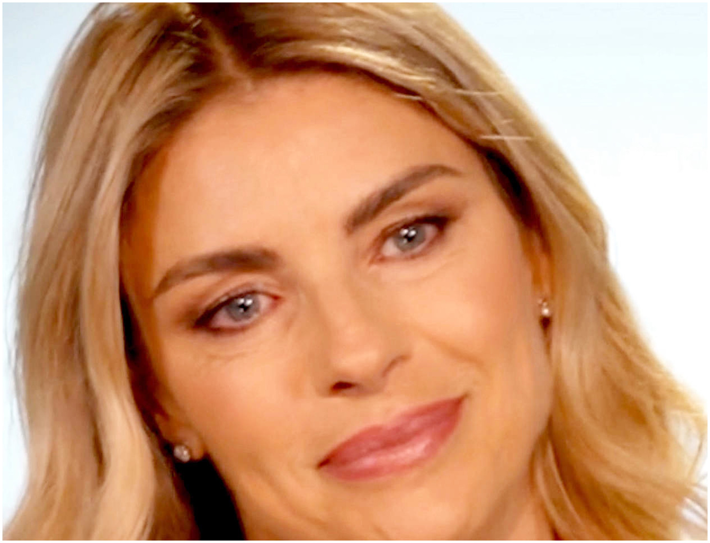 Martina Colombari si commuove per le maldicenze sulla sua famiglia e il figlio Achille