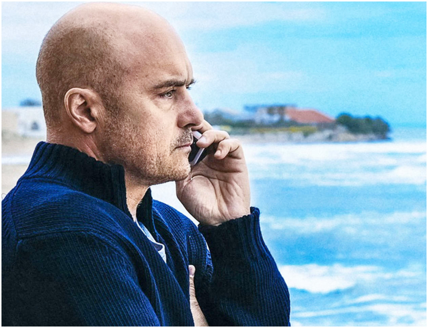 Il commissario Montalbano si trova in difficoltà per il destino di Fazio nella danza del gabbiano