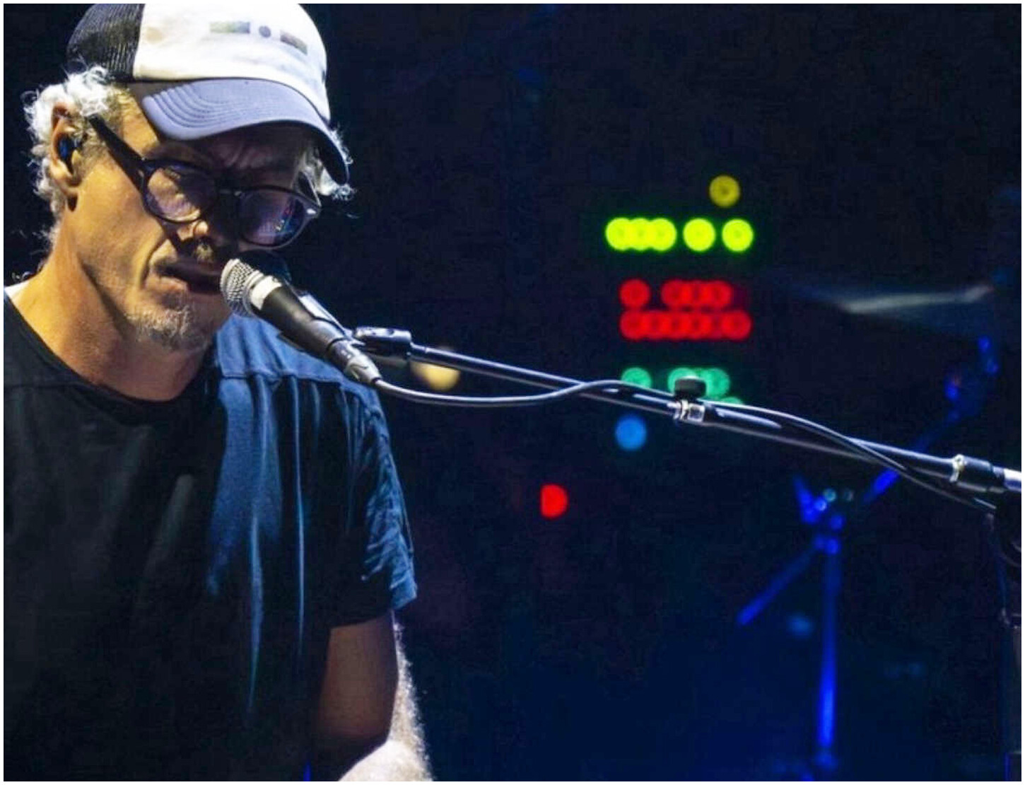 Niccolò Fabi esprime il suo scetticismo su Sanremo e la preferenza per la penombra artistica