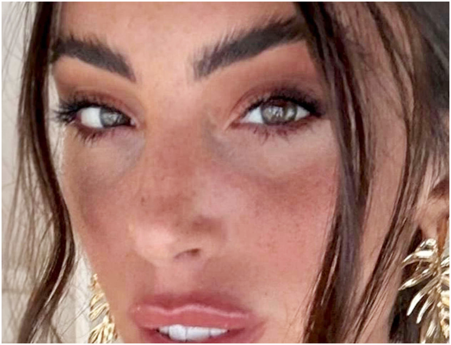 Martina Margaret Maggiore commenta le critiche del suo ex Cesare Cremonini sul loro rapporto.