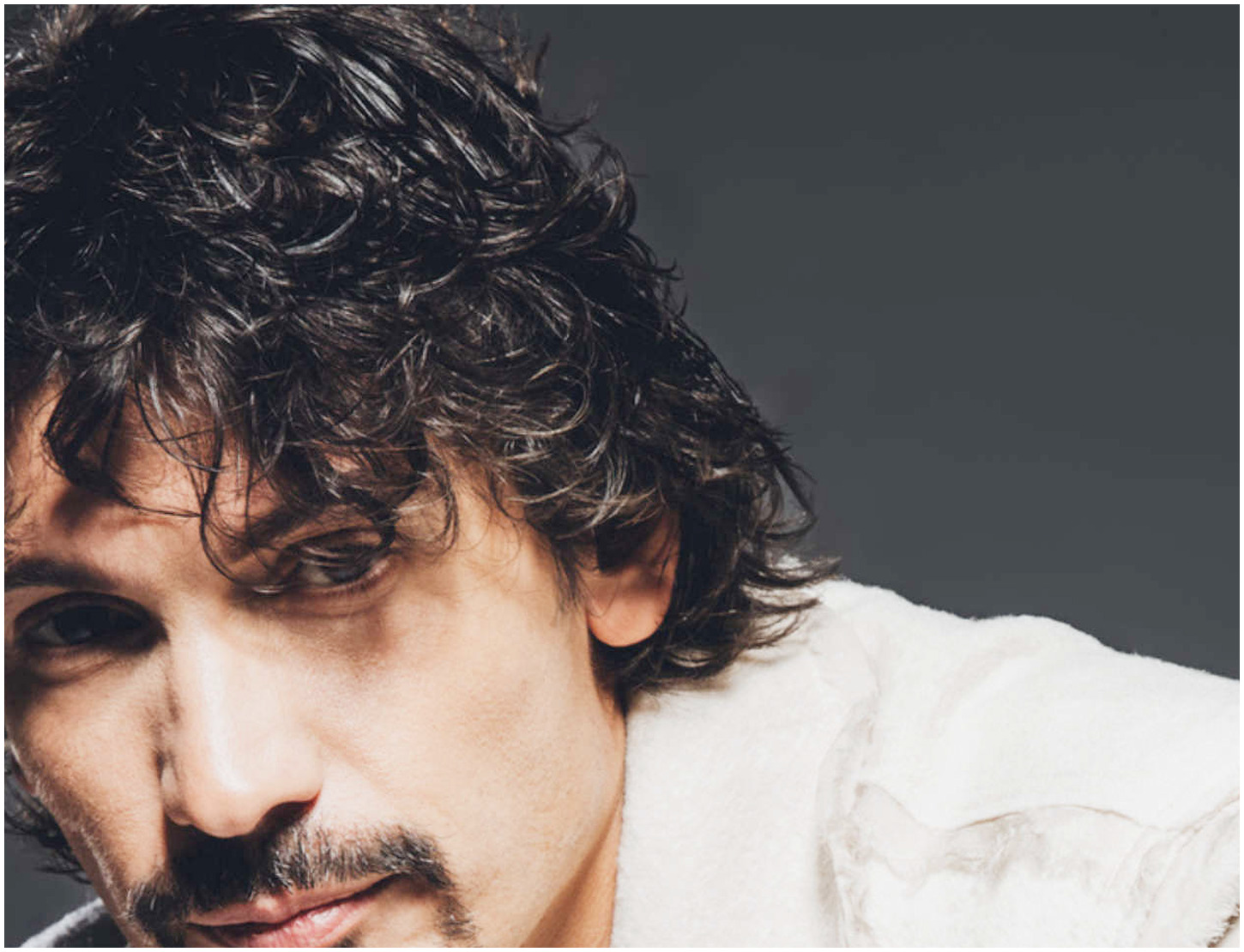 Pierdavide Carone si racconta: dopo la perdita del padre, ha scelto di rinascere e trovare la felicità