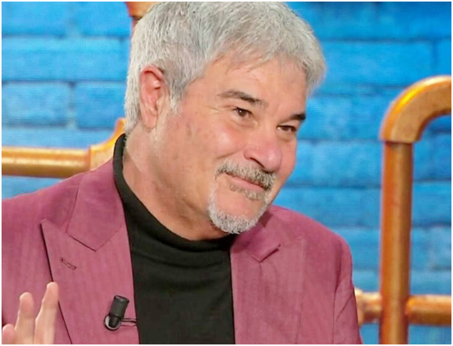 Pino Insegno ricorda la madre scomparsa: un vuoto che persiste e la nascita del figlio dopo la sua morte