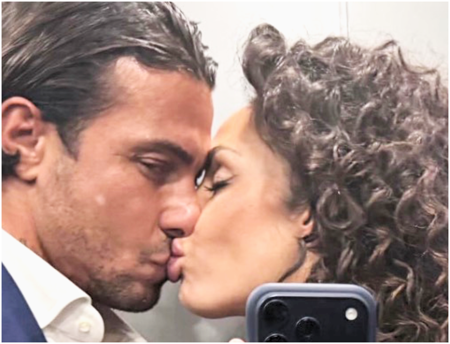 Raffaella Fico e Armando Izzo, nuove immagini del loro amore travolgente e appassionato