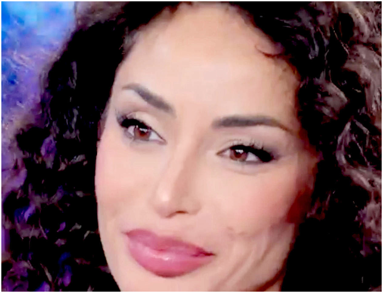 Raffaella Fico annuncia in tv la gravidanza del suo secondo figlio: iniziali dubbi e felicità