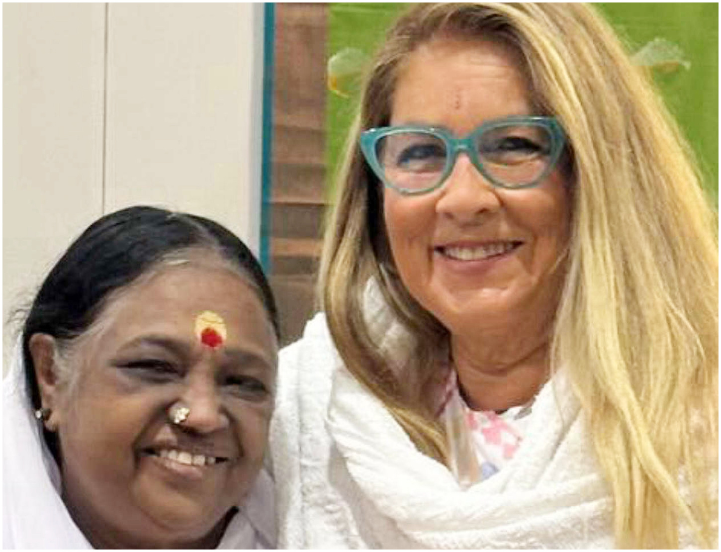 Romina Power partecipa all’evento con la santona Amma a Piacenza e condivide la sua emozione