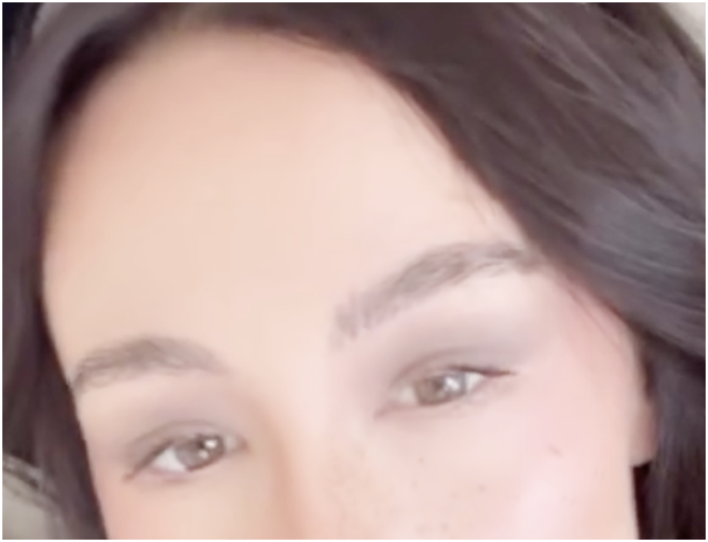 Aurora Ramazzotti rivela che il suo gatto Saba non vive più con lei a causa di problemi domestici