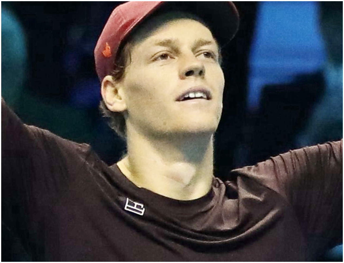 Sinner e Laila Hasanovic rinviano la fuga d’amore per una vacanza insieme a papà Hanspeter