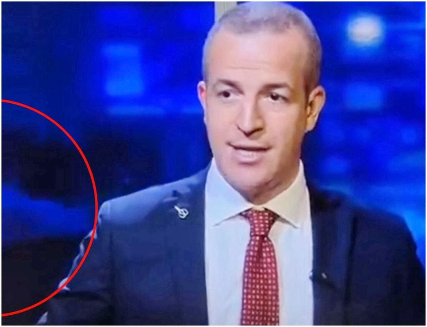 Stagisti di Sky festeggiano un gol dell’Inter in diretta, il direttore interviene subito con provvedimenti