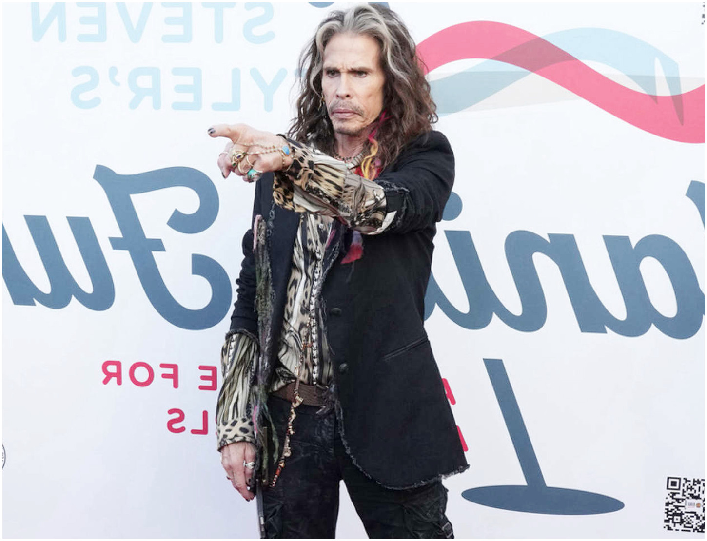 Steven Tyler accusa il borgo calabrese dei nonni: irregolarità nel museo del rock e appalti falsi