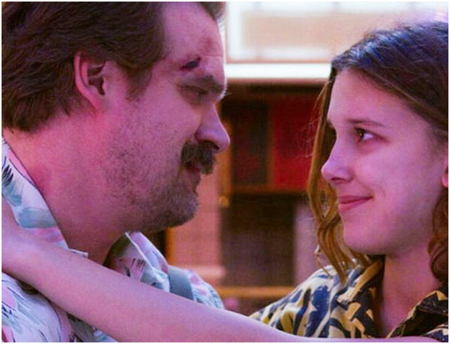 Terribile svolta per Stranger Things: Millie Bobby Brown denuncia David Harbour per bullismo e molestie