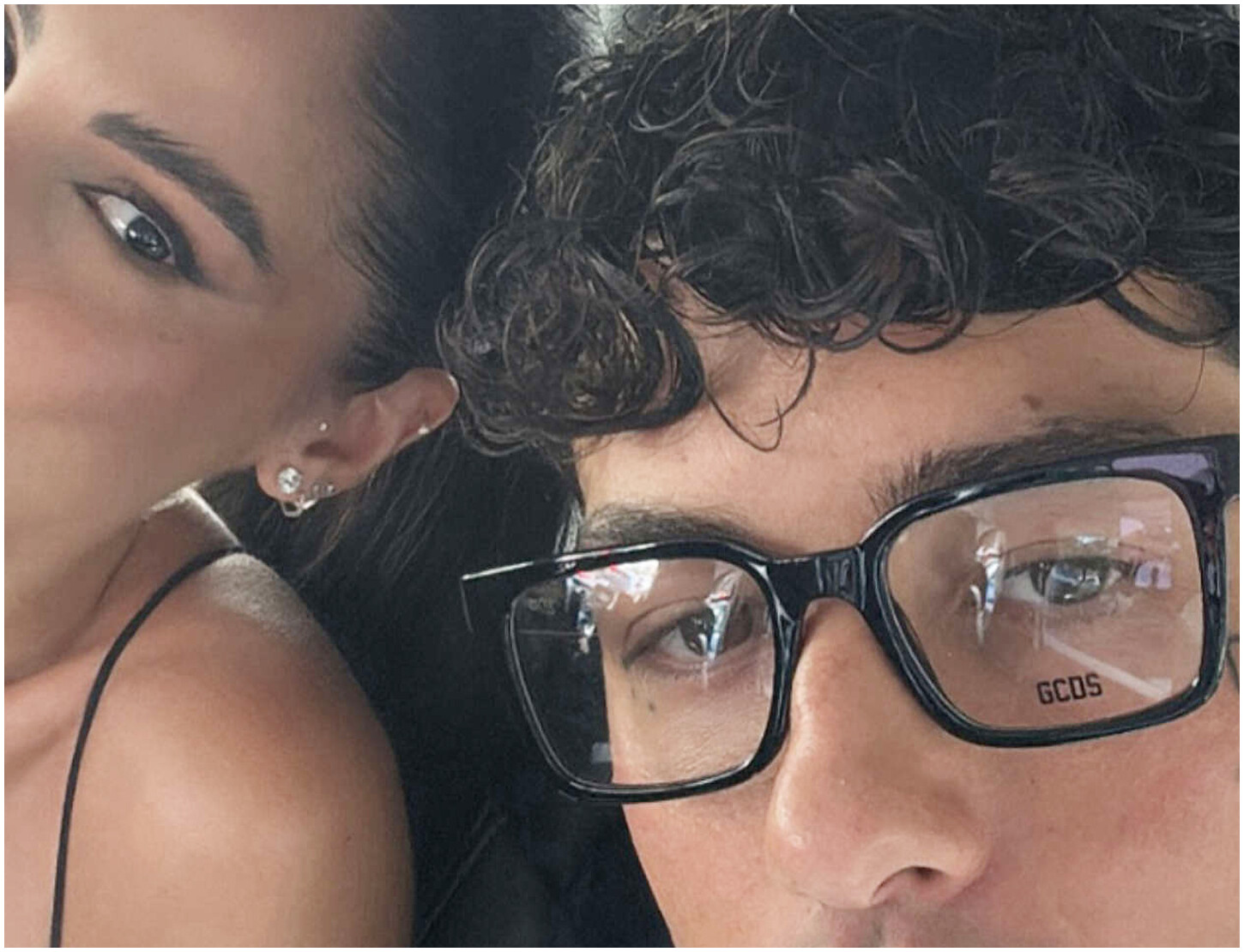 Tony Effe e Giulia De Lellis in difficoltà: si parla di una crisi relazionale in corso