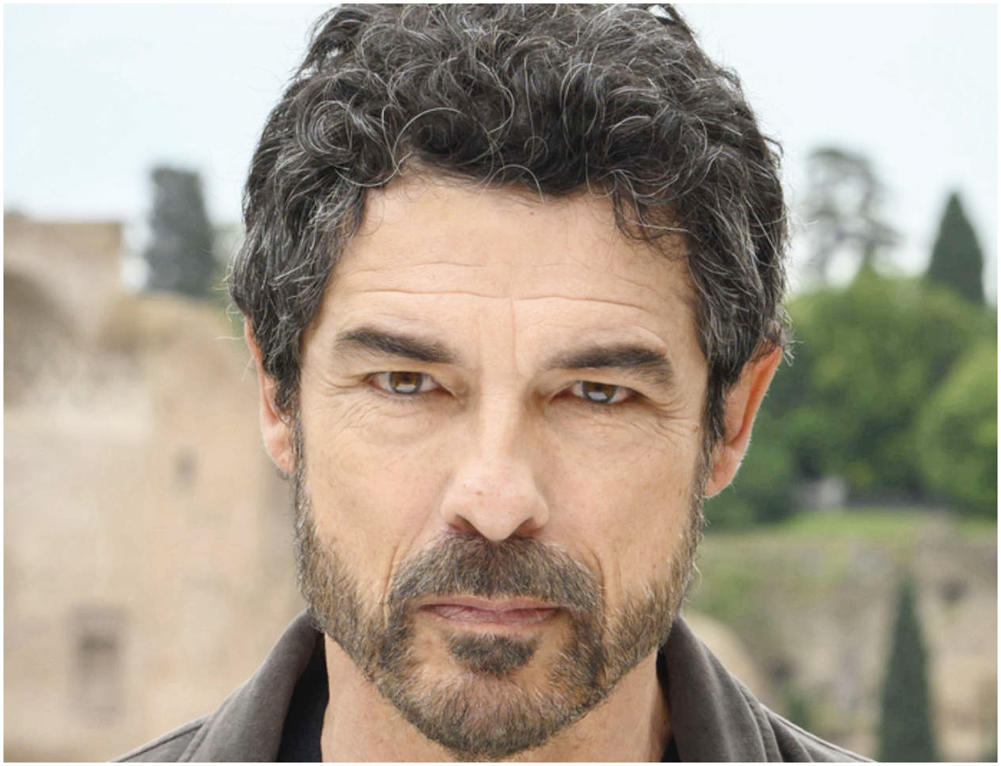 Un Professore 3: anticipazioni sulla nuova stagione, episodi e il futuro di Affari Tuoi