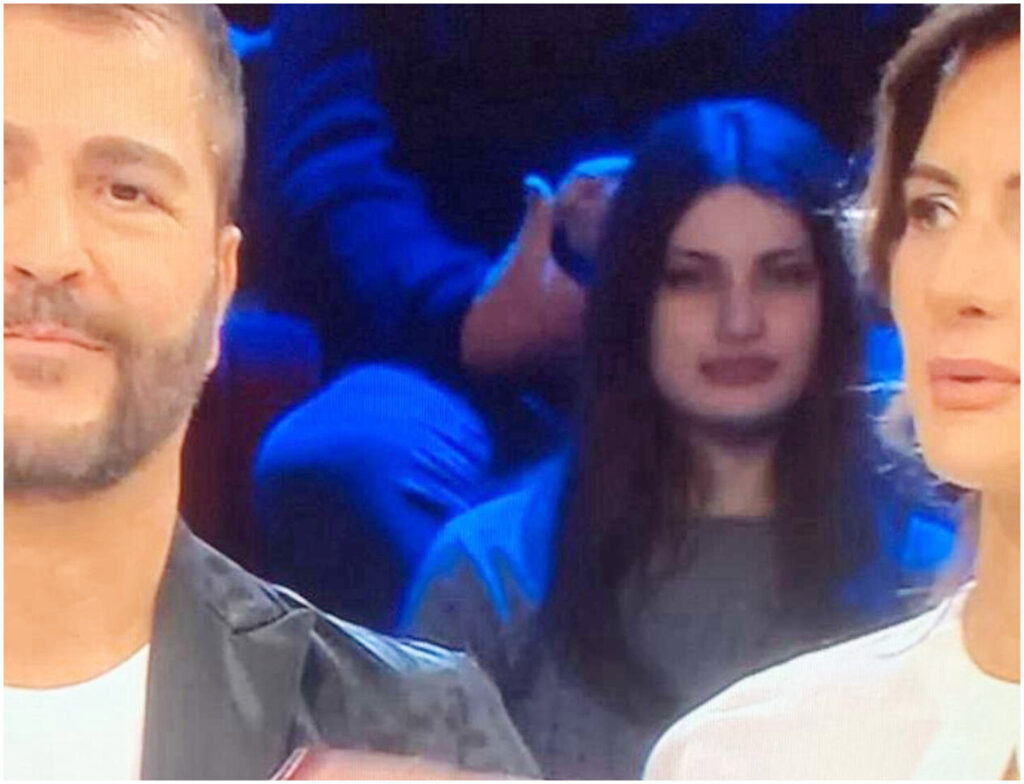 Affari tuoi in crisi: il Dottore riceve una minaccia terribile, De Martino chiede di fermare le dispute