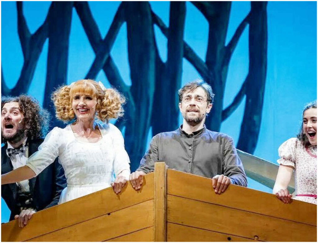 Aggiungi un posto a tavola festeggia oltre cinquant’anni di storia al teatro Brancaccio per un mese