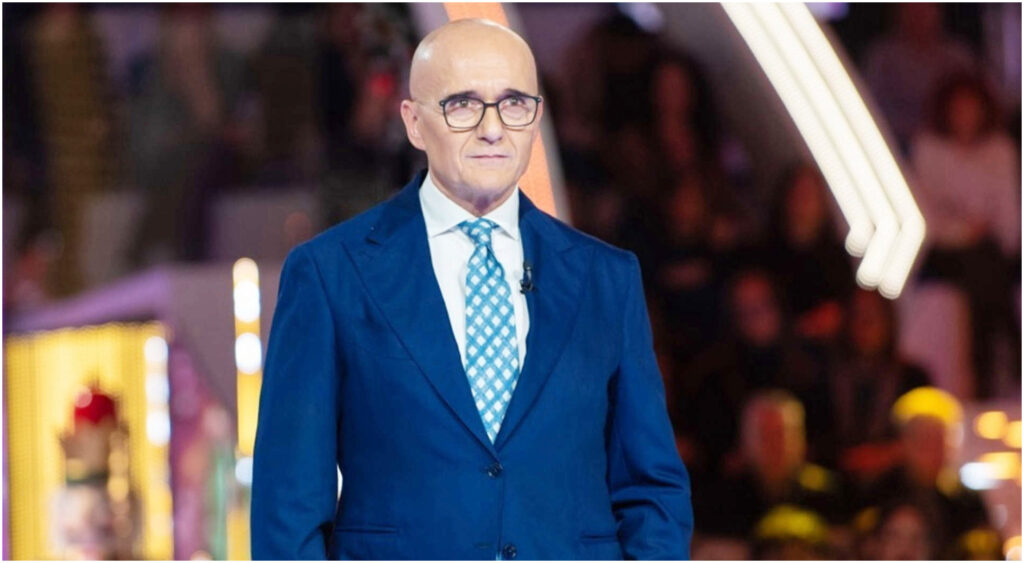 Alfonso Signorini si autosospende da Mediaset, il Codacons chiede la cancellazione del Grande Fratello
