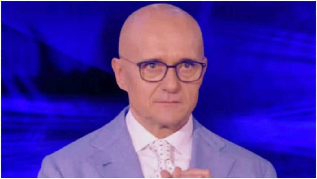 Alfonso Signorini sotto inchiesta per violenza sessuale ed estorsione dopo denuncia di Medugno