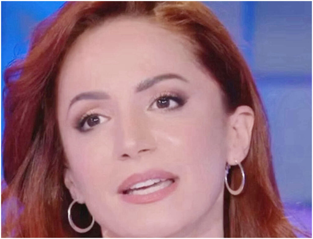 Andrea Delogu commuove i fan con un gesto speciale per il fratello Evan durante il Natale in famiglia