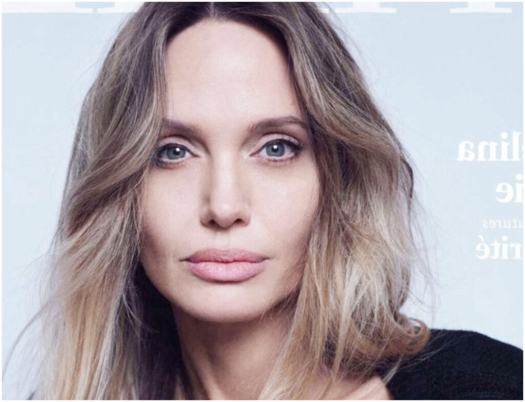 Angelina Jolie condivide le sue cicatrici dopo 12 anni dalla mastectomia preventiva, un gesto di coraggio