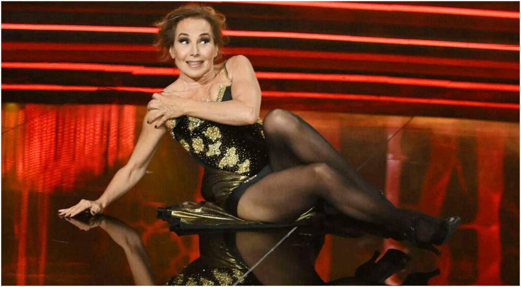 Barbara d’Urso svela retroscena e tensioni su Surprise Surprise, tra Antonella Clerici e Raffaella Carrà