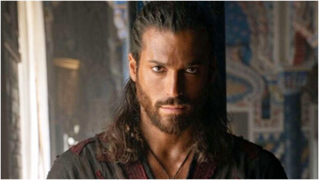 Can Yaman, dopo il successo di Sandokan, sarà a Sanremo 2026 con Carlo Conti secondo indiscrezioni