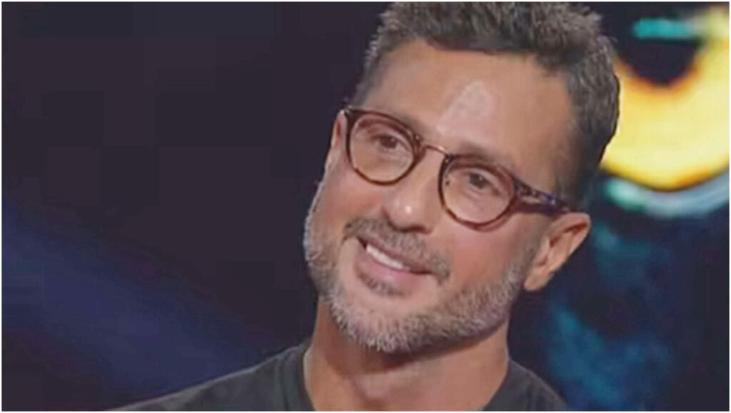 Maria De Filippi attaccata da Corona per il caso Signorini: ecco le ragioni del diverbio.