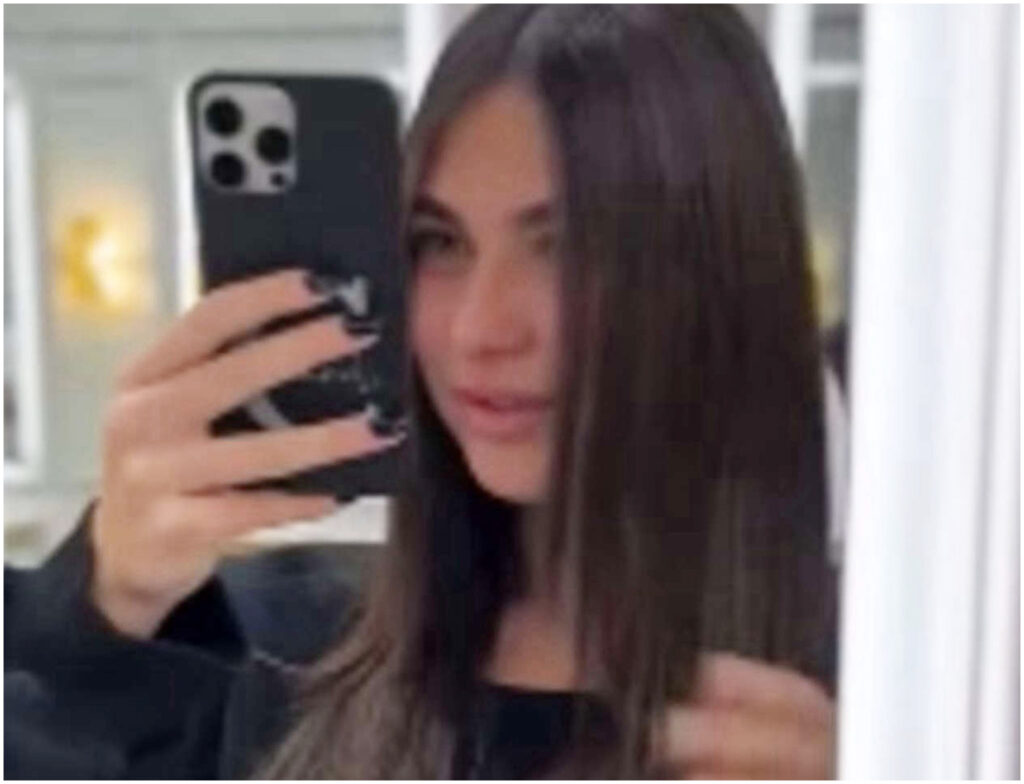 Chanel Totti rivoluziona il suo stile con un nuovo look e abbandona il biondo classico