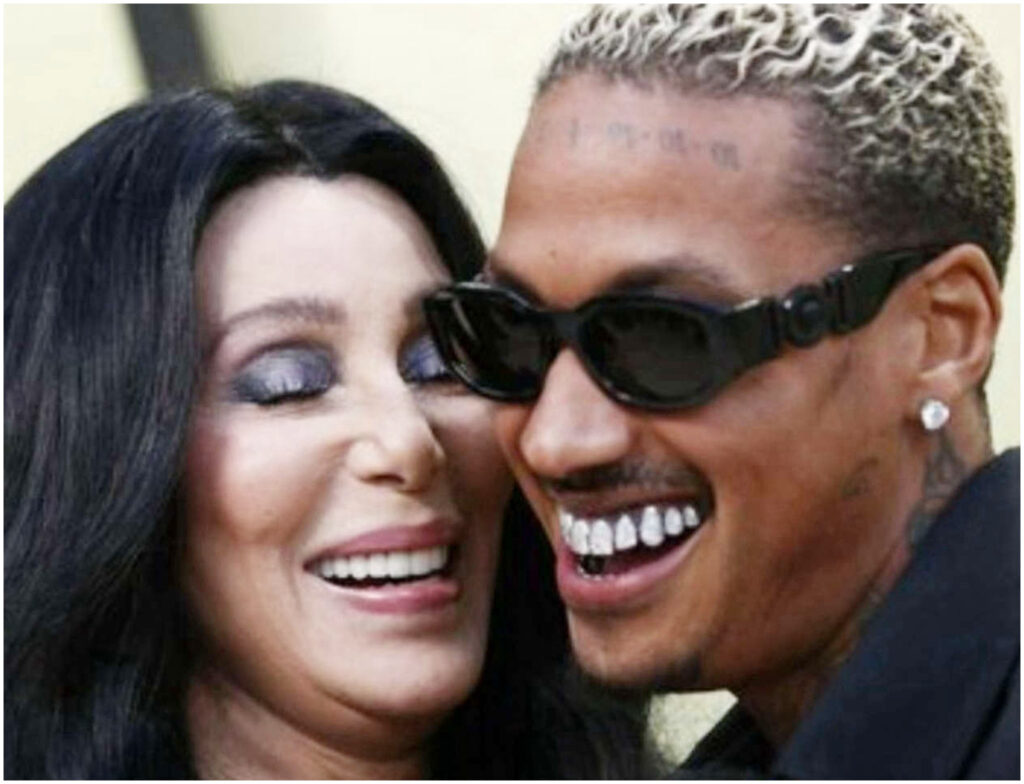 Cher annuncia un possibile matrimonio con Alexander Edwards, 40 anni più giovane, per il suo compleanno