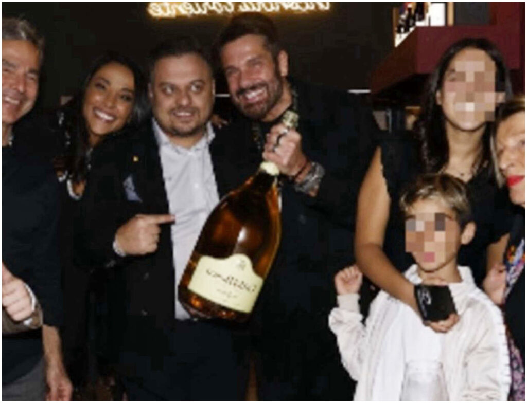 Edoardo Stoppa celebra i suoi 56 anni a Milano in un festoso evento con amici e colleghi